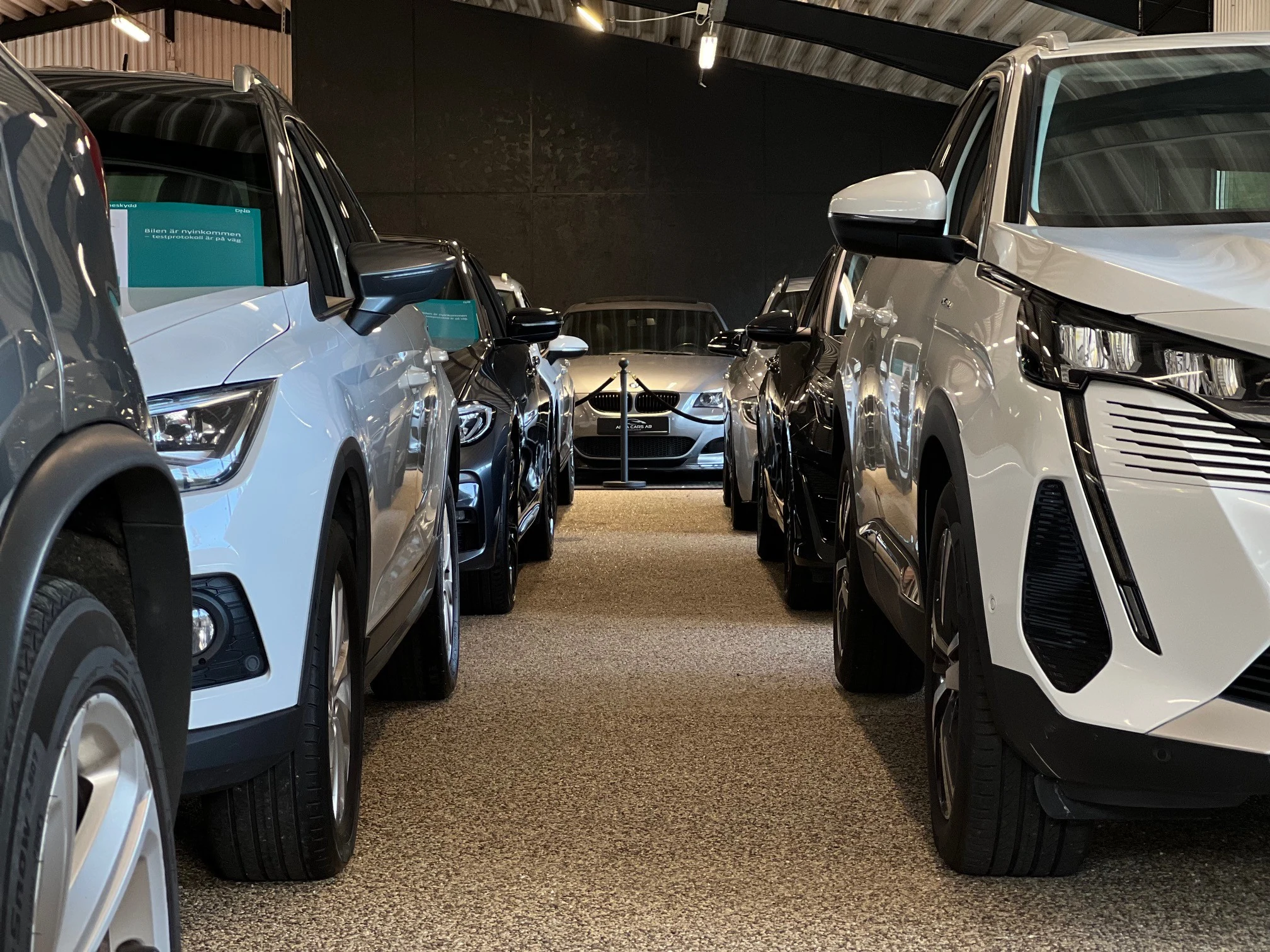 Bilar i Area Cars bilhall
